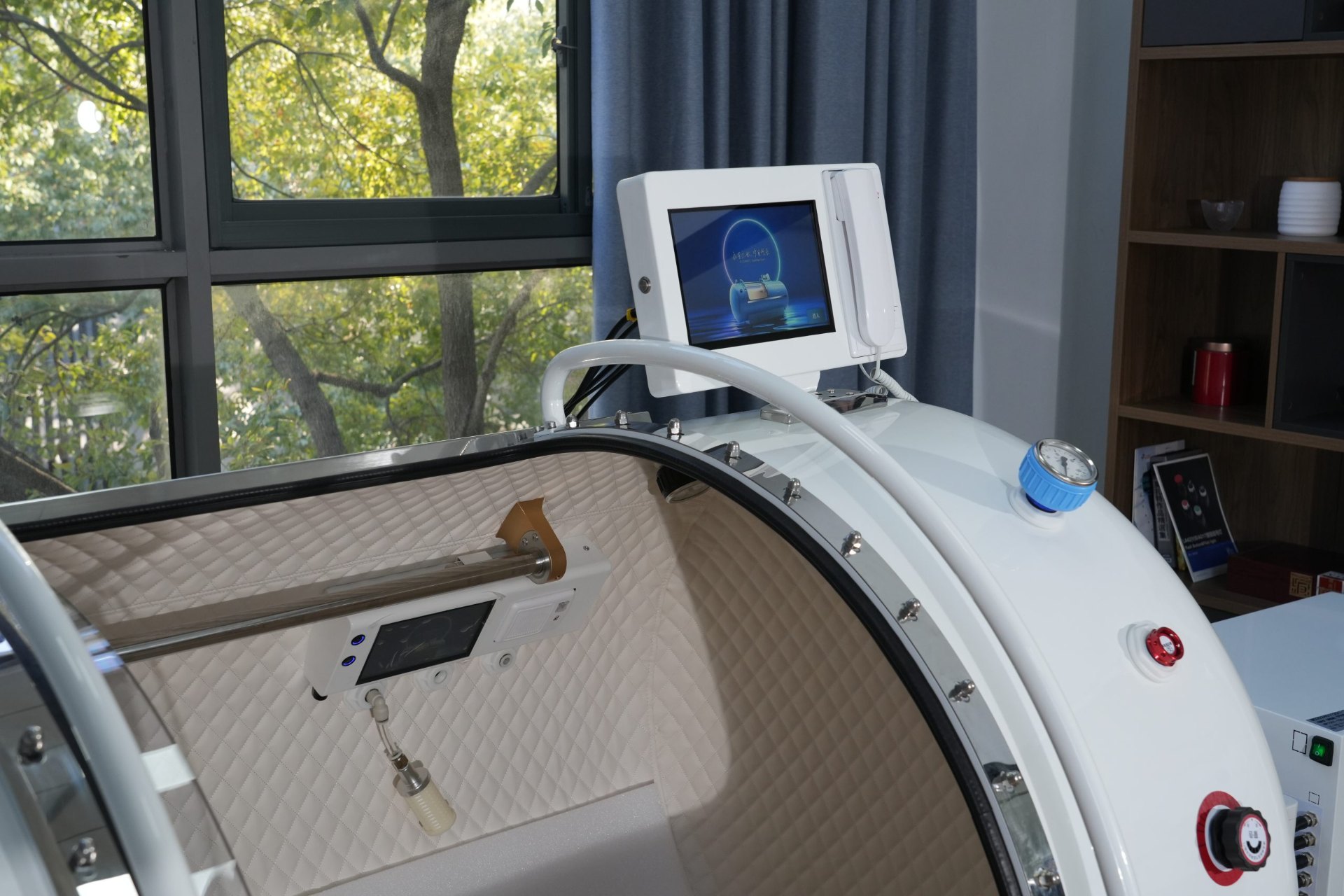 Hyperbaric oxygen chamber design