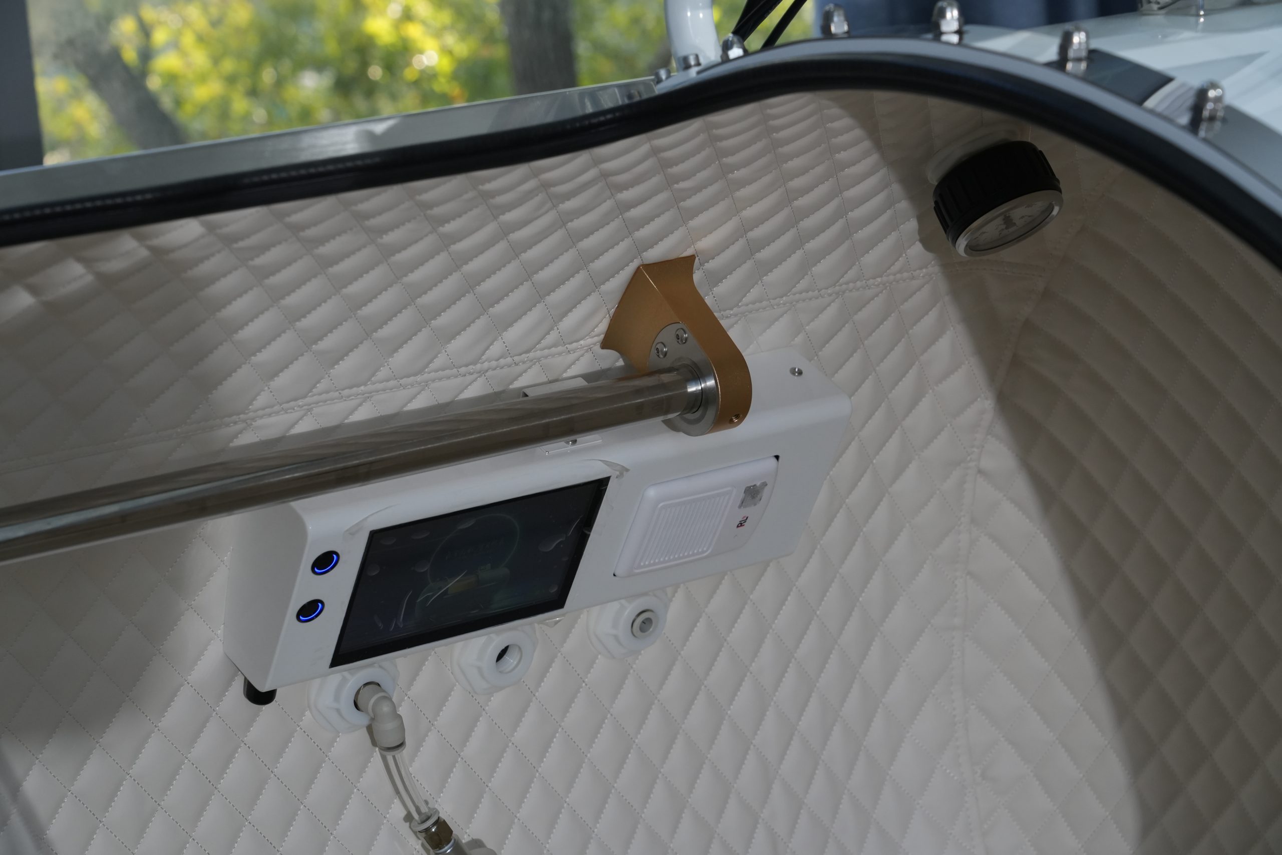 Multi-person hyperbaric chamber